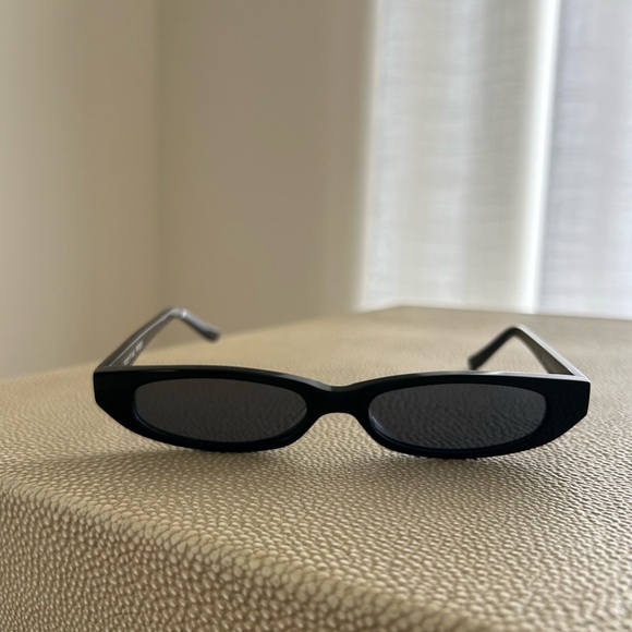 Roberi & Fraud Black Frances Sunglasses - Picture 7 of 7